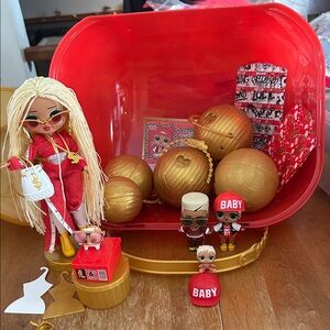 L.O.L. Surprise! Swag family Set with all it came with like new